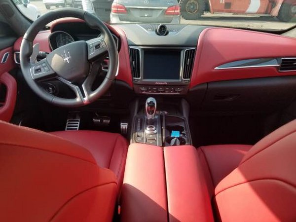 17款玛莎拉蒂莱凡特 明星SUV明星的最爱-图5