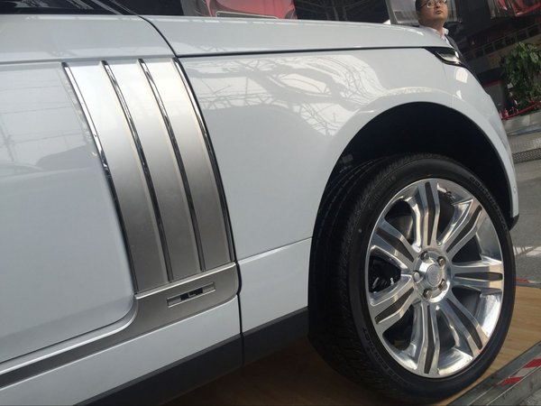 全地形小霸王路虎SUV 創(chuàng)世加長版SUV現(xiàn)車-圖4