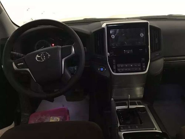 2016款丰田酷路泽4000 较量V8陆巡爆底价-图4