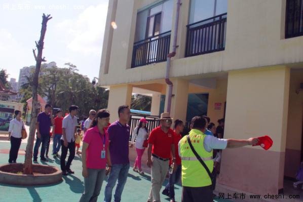 海南鼎譽攜手獵鷹車友會關愛福利院兒童_圖片素材 海南鼎譽攜手獵鷹車友會關愛福利院兒童