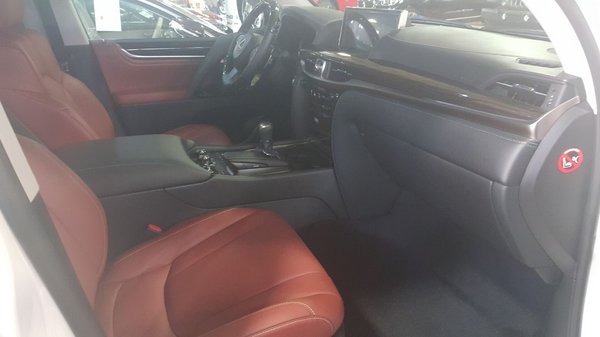 2017款雷克薩斯LX570 搭載5.7升V8發(fā)動機-圖5