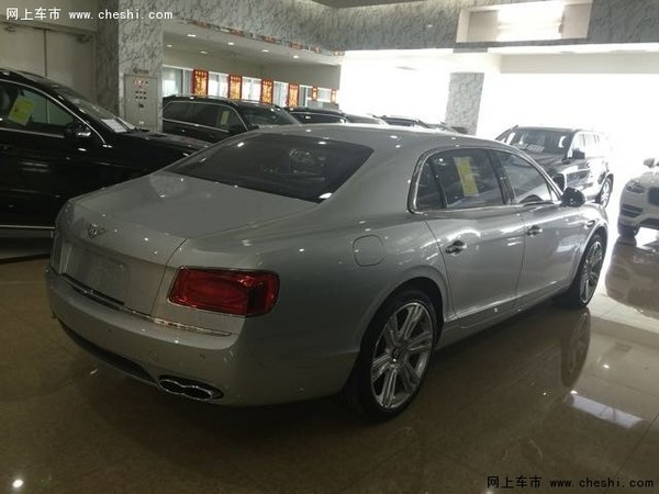 宾利飞驰V8现车260万元5座 揭密性能操控-图4