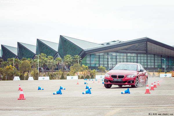 全新BMW 1系运动轿车激发创新驾控乐趣-图1