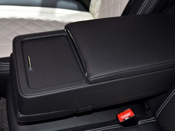 17款宾利飞驰V8S 流畅动感狂野豪轿养眼-图7