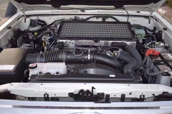 2017款中东版丰田LC76 柴油版V8接受预定-图9