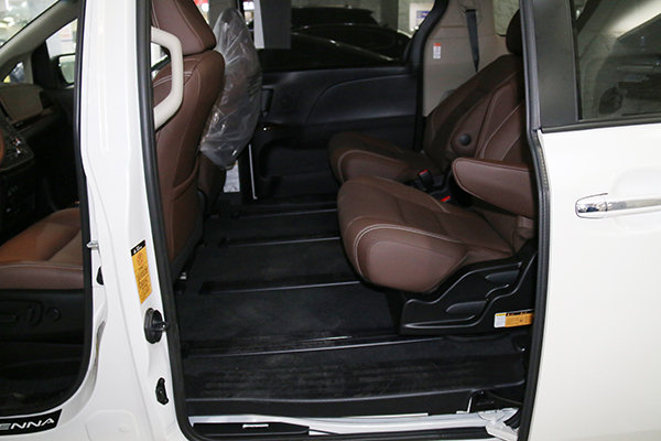 2016款豐田塞納現(xiàn)車 精硺內(nèi)艙MPV優(yōu)惠促-圖7