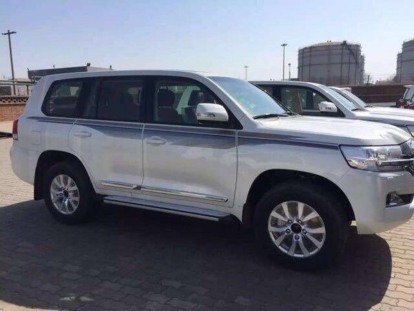 豐田酷路澤4600現(xiàn)車 陸巡84萬改裝更超值-圖3
