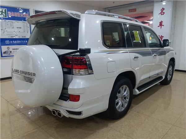 17款豐田酷路澤4600現(xiàn)車 巡洋艦細(xì)節(jié)刨析-圖3