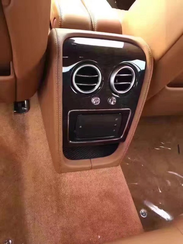 2017款宾利飞驰V8 4.0T豪华升级领导时代-图9