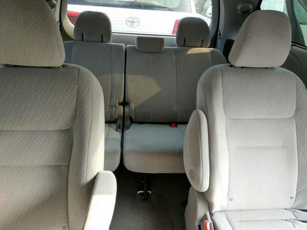17款丰田塞纳配置升级 座椅内装现车报价-图7