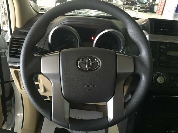 16款豐田霸道2700現(xiàn)車 港口優(yōu)惠價(jià)36萬元-圖5