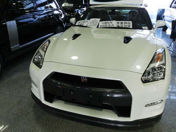 16款尼桑GTR跑車秋名山戰(zhàn)神 港口白色GTR-圖2