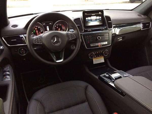 17款奔馳GLS450現(xiàn)車 梅賽德斯越駕新折扣-圖4