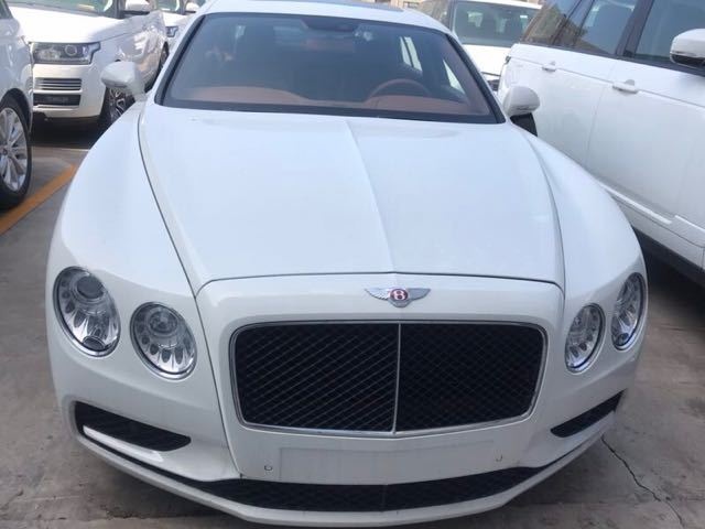 新宾利飞驰4.0T 有档次四座豪轿配置揭秘-图2