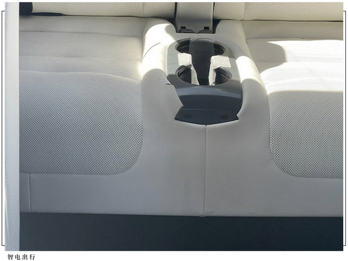 特斯拉Model X高性能版实拍搭三电机/内饰升级-图4