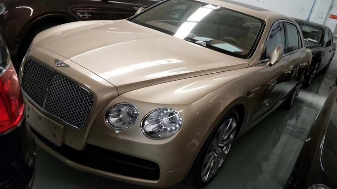 18款宾利飞驰V8奢华不一般 5座配置价格-图1