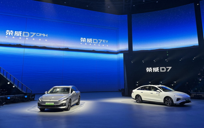 榮威D7:純電-搭最薄電池 超級(jí)混動(dòng)-續(xù)航1400km B級(jí)車才賣12萬多-圖13
