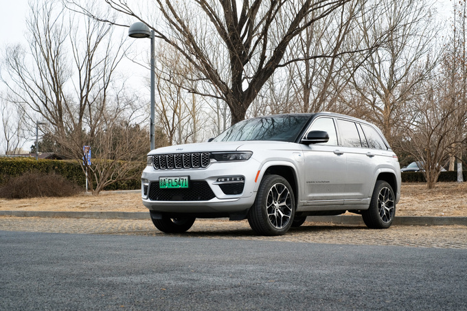 《豪华180》全新大切诺基4xe能否成为越野传奇的新篇章-图1