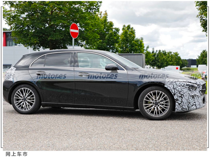 奔驰中期改款A级路试实车曝光配C级同款格栅-图4