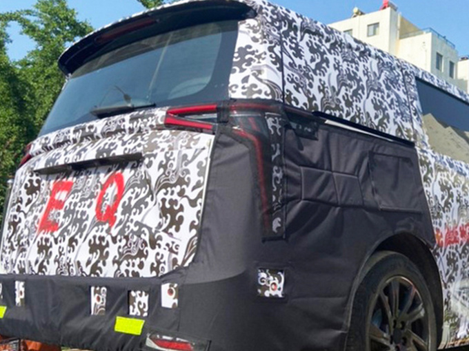 上汽大通全新MPV谍照曝光熏黑轮毂/有望年底亮相-图3