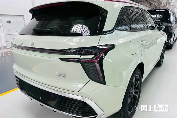 红旗HS3最新实拍配隐藏式触控面板 预计12万起售-图2