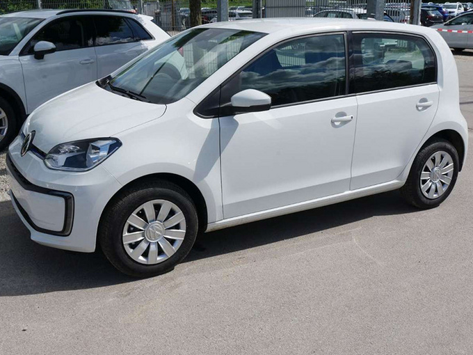 大众e-up实拍曝光熏黑尾灯/内配一体式座椅-图1