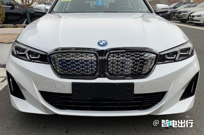 宝马改款i3实车曝光格栅造型换新 或三季度上市-图1