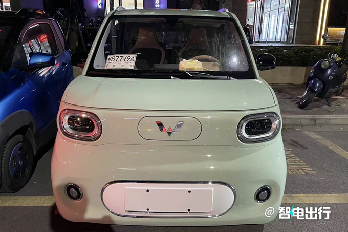新五菱宏光MINIEV街拍增中控屏幕 现款优惠1.4万-图2