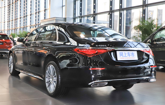 奔驰全新S级上市89.98万元起售 选这款准没错-图3