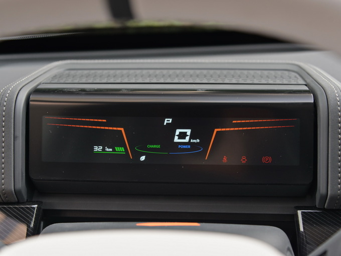 抢先试驾eπ007 翻转仪表+电动尾翼你心动了吗-图12