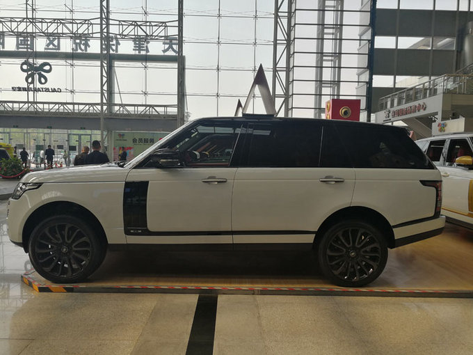 路虎揽胜加长5.0T 行政黑曜激情随时迸发-图3