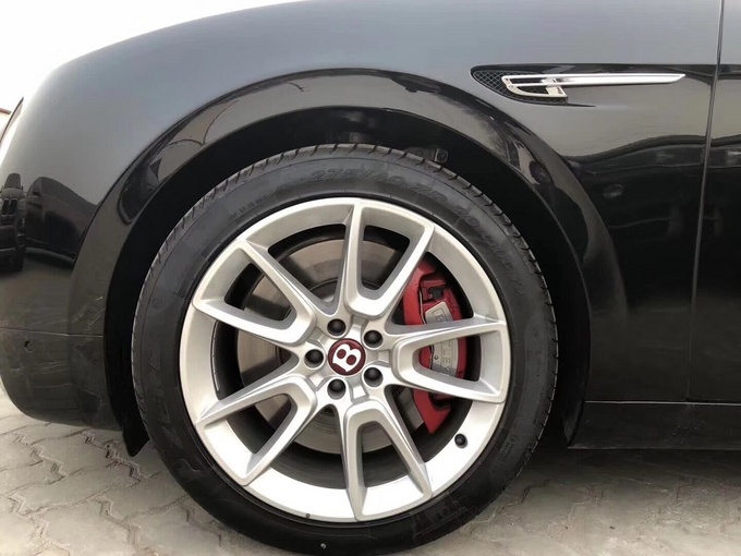 18款宾利飞驰V8S四座 速度令人难以置信-图5