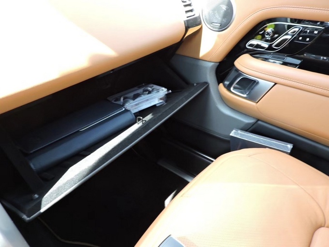 18款路虎揽胜行政升级换新颜 价位聚划算-图6