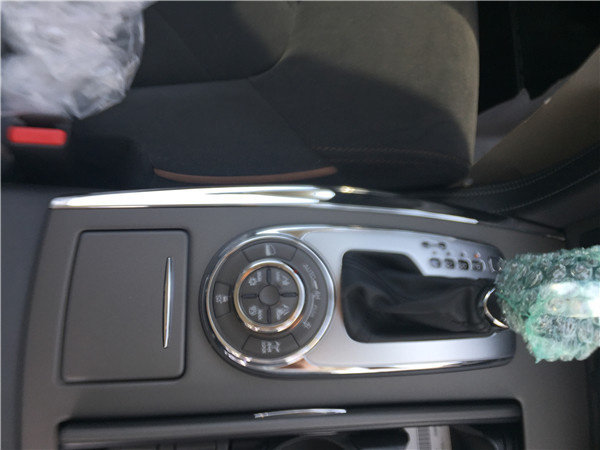 18款日产途乐Y62 中东版4.0五种配置分析-图7