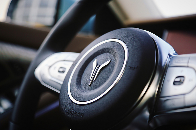 场地试驾岚图FREE 零百加速4秒的SUV是什么体验-图4