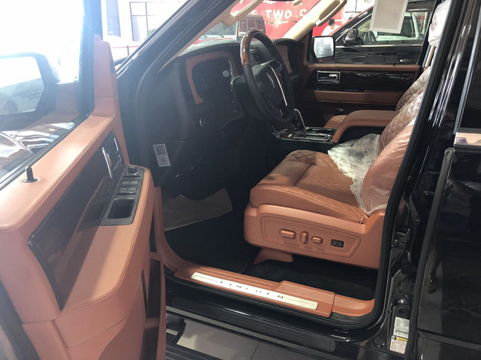 林肯领航员四座报价 总裁祥荣版配置颇丰-图4