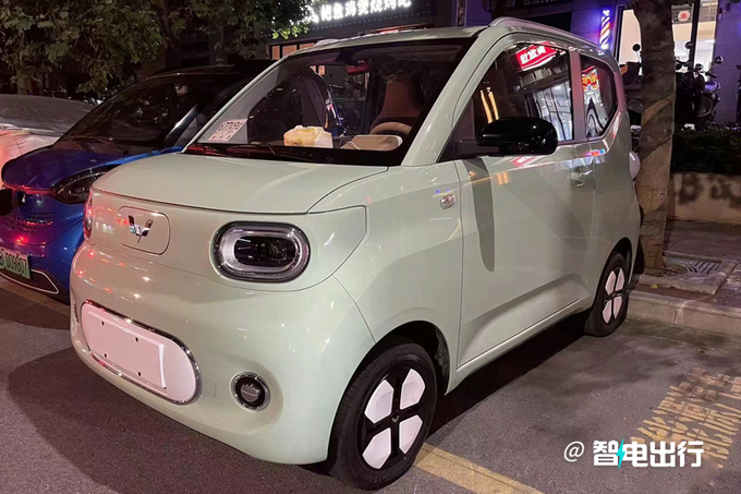 新五菱宏光MINIEV街拍增中控屏幕 现款优惠1.4万-图1