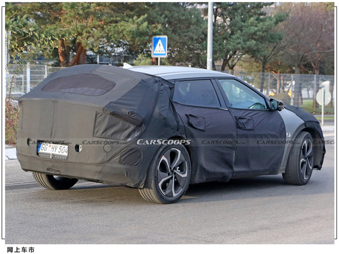 起亚全新电动车路试谍照溜背车顶/配备超级快充-图6