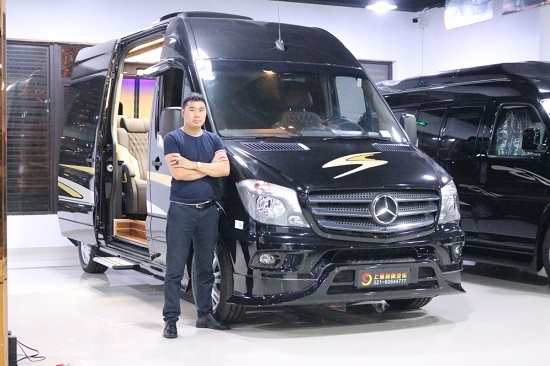 奔驰斯宾特 内饰主流53寸大电视火爆开售-图1