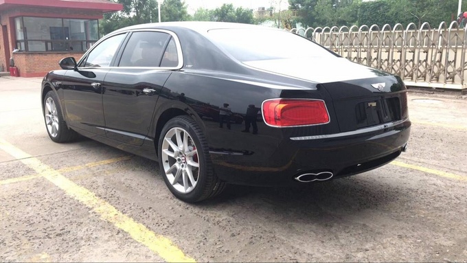 18款宾利飞驰V8S 超帅外形降价走量冲榜-图3