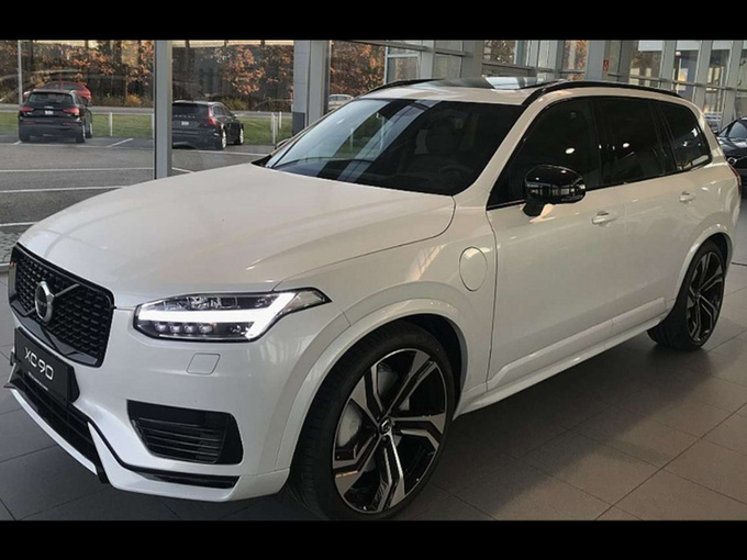 沃尔沃xc90进店实拍搭20t混动熏黑外观套件