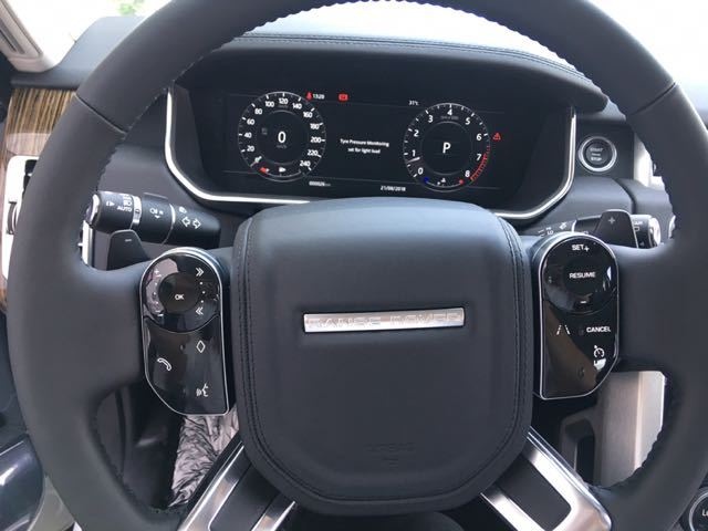 18款路虎揽胜中东版HSE包上京牌可分期-图3