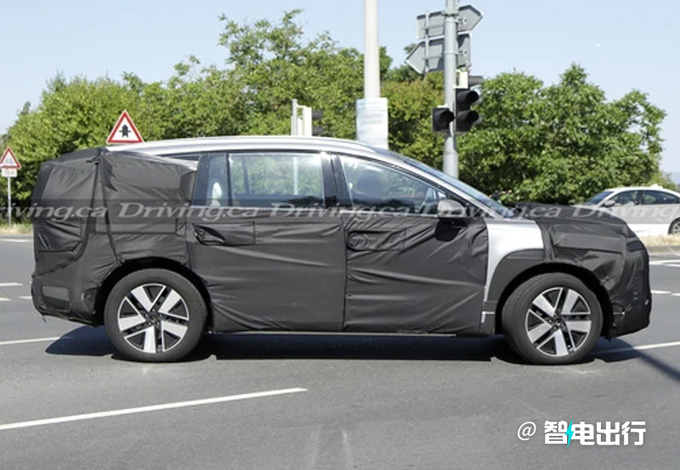 现代版劳斯莱斯库里南曝光撞脸理想L8-图6