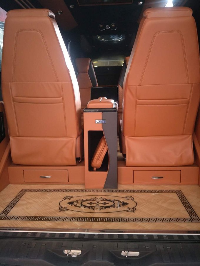 奔驰斯宾特颜值担当 高端商务加饰不加价-图10