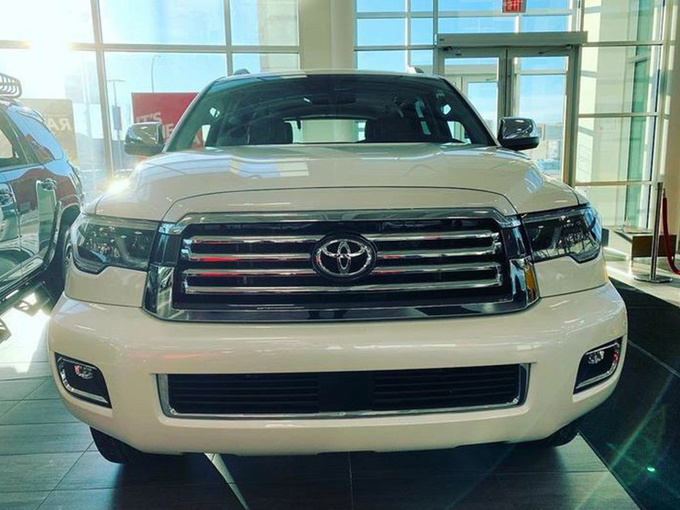 丰田大号普拉多进店实拍 搭5.7L/配嵌入中控屏-图1