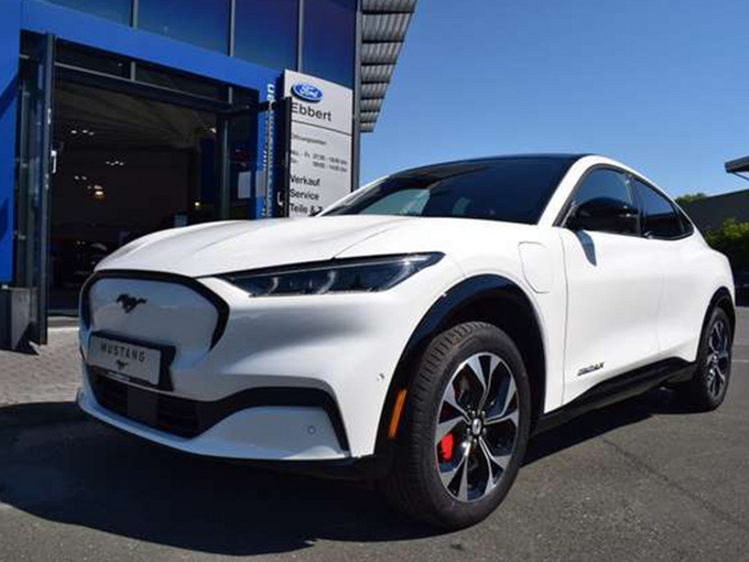 福特纯电SUV实拍曝光红色卡钳/溜背车身设计-图1