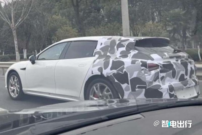 哪吒S獵裝版實拍曝光年內(nèi)上市 預計賣15.98萬-圖1