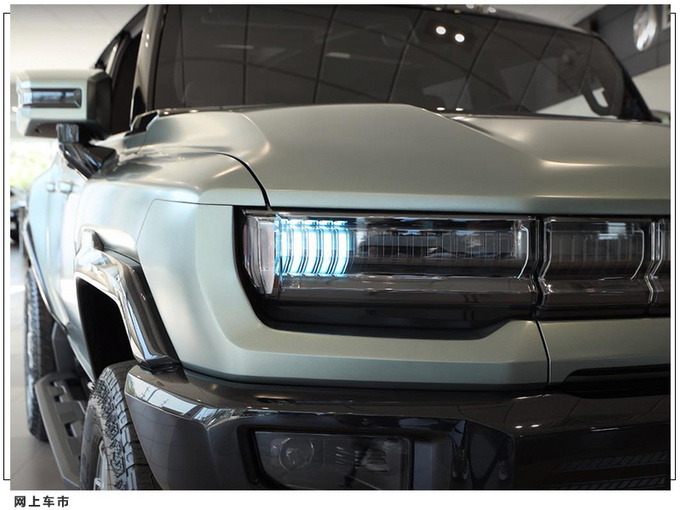 悍马全新SUV到店实拍搭可拆卸顶棚/配贯穿式头灯-图2