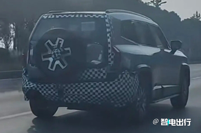 深藍(lán)G318街頭實(shí)拍有拖掛資質(zhì) 純電續(xù)航164km-圖3
