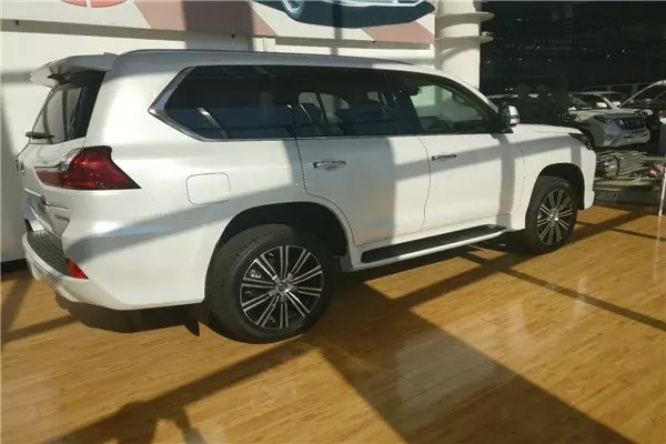18款雷克萨斯LX570 超音速钛银月底特惠-图3